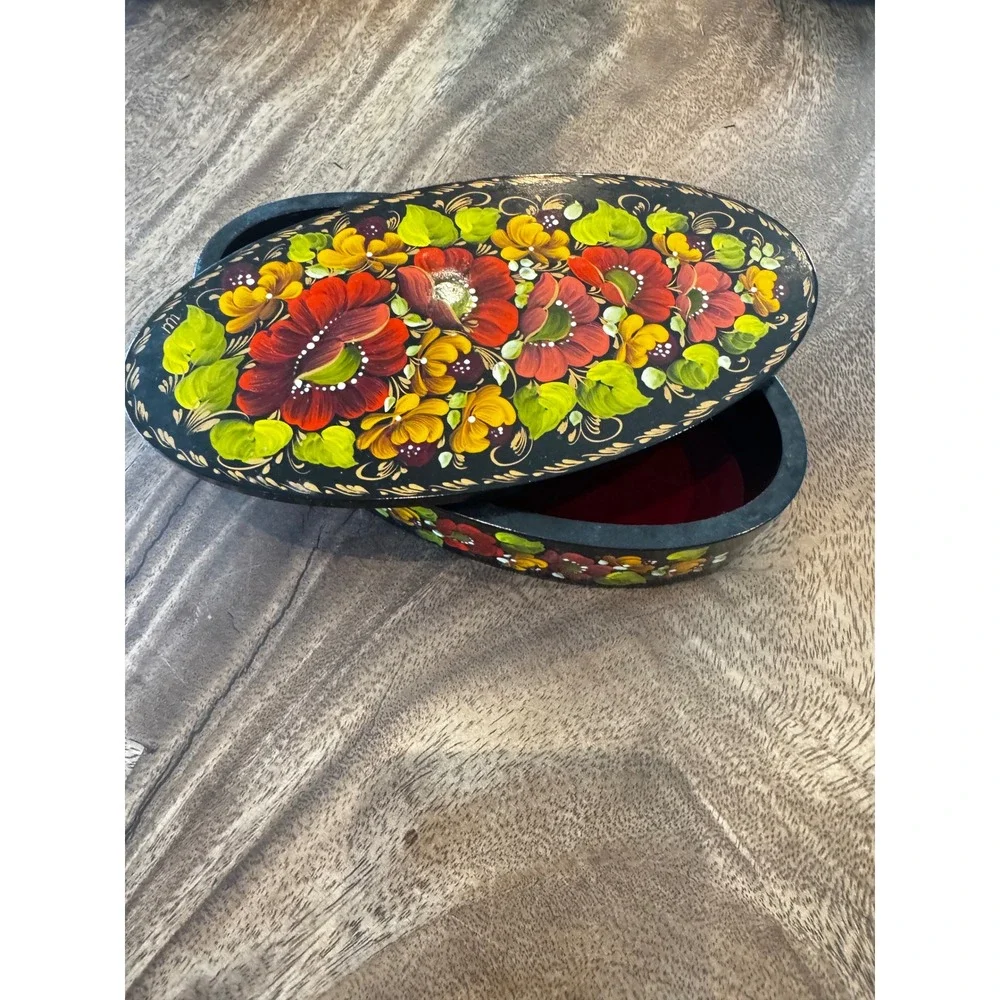 Vintage Hand Painted‎ Floral Lacquer Jewelry Box Oval Black Red Velvet Lined